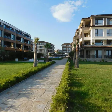 Azzurro Sarafovo Apartment *